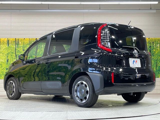TOYOTA SIENTA HYBRID 2025