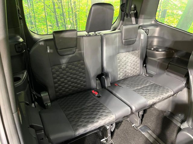 TOYOTA VOXY HYBRID 2025