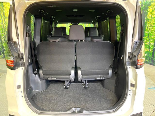 TOYOTA VOXY HYBRID 2025