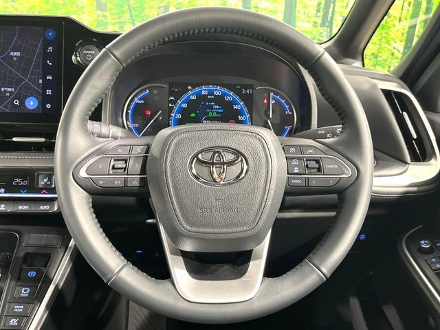 TOYOTA VOXY HYBRID 2025