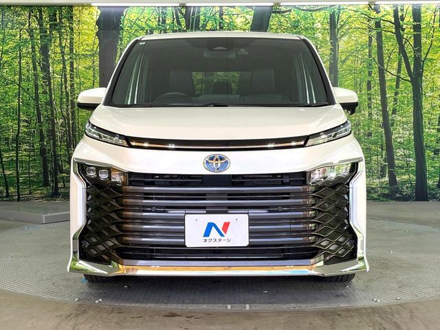 TOYOTA VOXY HYBRID 2025