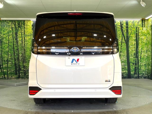 TOYOTA VOXY HYBRID 2025