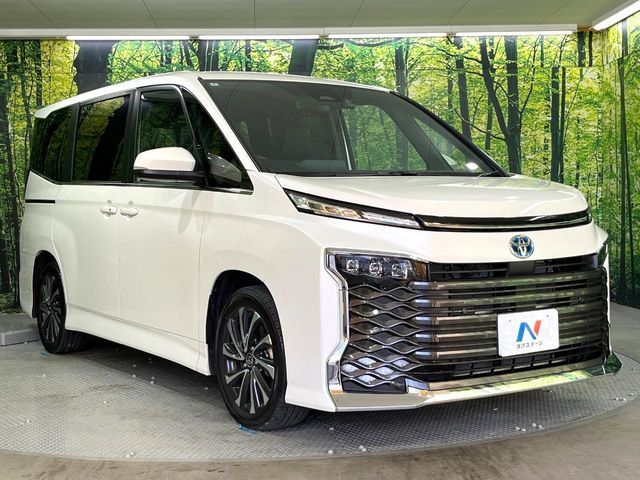 TOYOTA VOXY HYBRID 2025