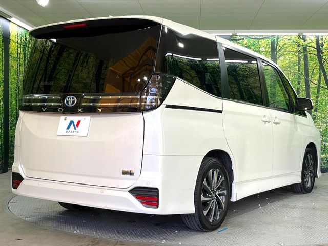 TOYOTA VOXY HYBRID 2025