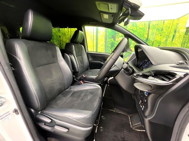 TOYOTA VOXY HYBRID 2021