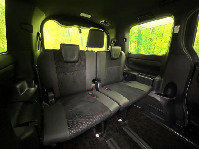 TOYOTA VOXY HYBRID 2021