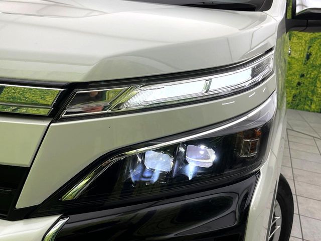 TOYOTA VOXY HYBRID 2021