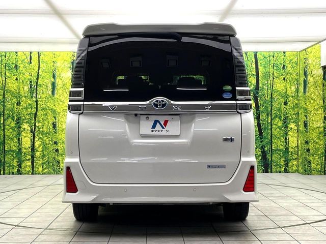 TOYOTA VOXY HYBRID 2021