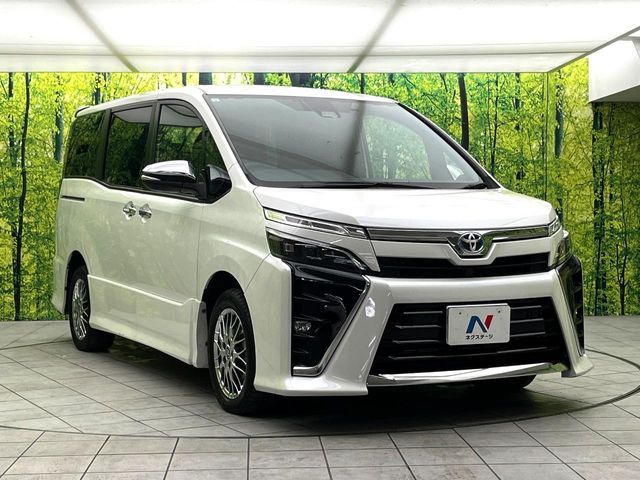 TOYOTA VOXY HYBRID 2021