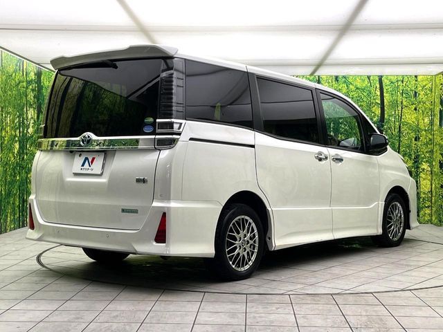 TOYOTA VOXY HYBRID 2021