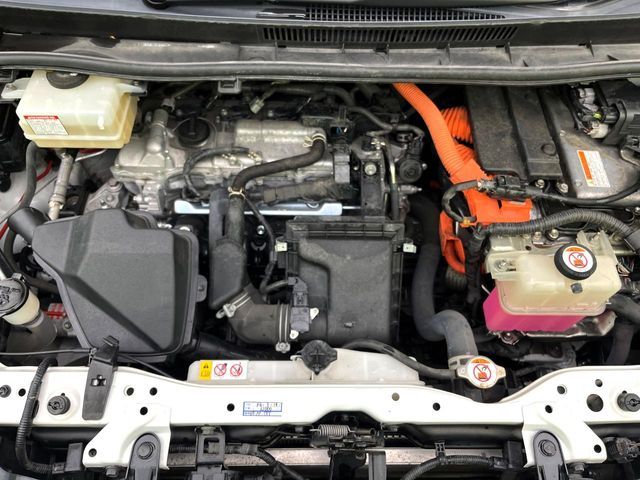 TOYOTA VOXY HYBRID 2021