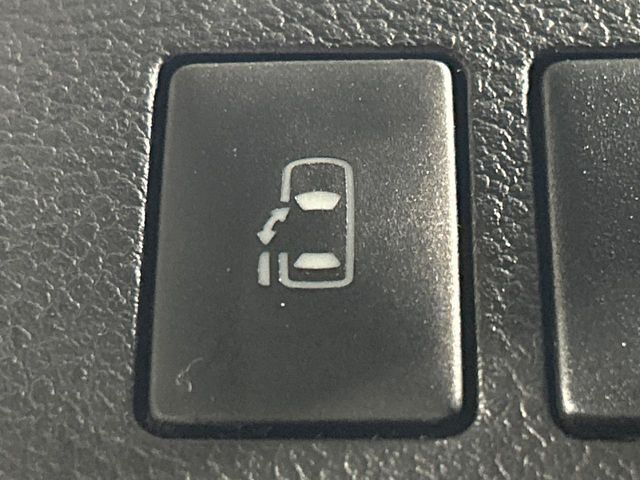 TOYOTA VOXY 4WD 2011