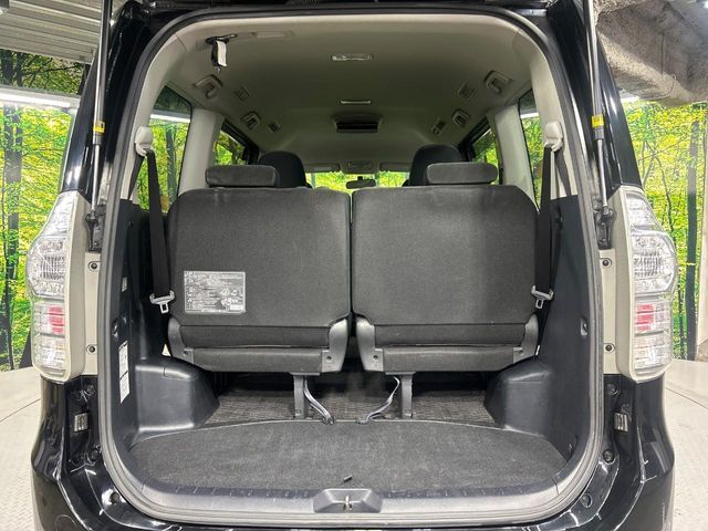 TOYOTA VOXY 4WD 2011