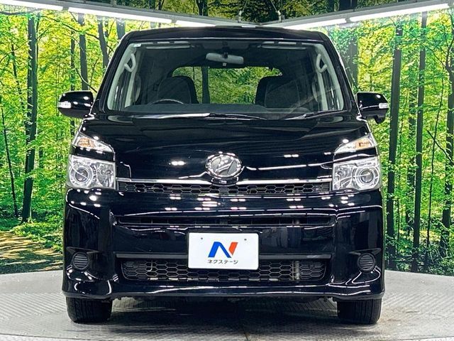 TOYOTA VOXY 4WD 2011