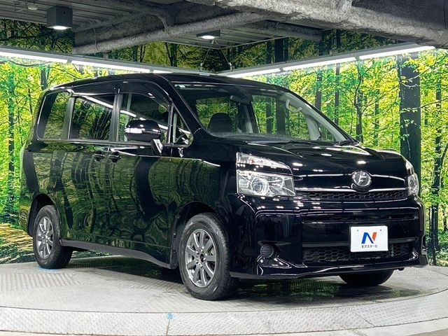 TOYOTA VOXY 4WD 2011
