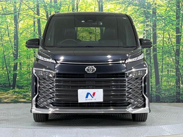 TOYOTA VOXY 2022