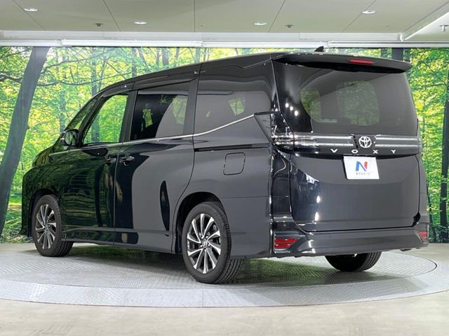 TOYOTA VOXY 2022