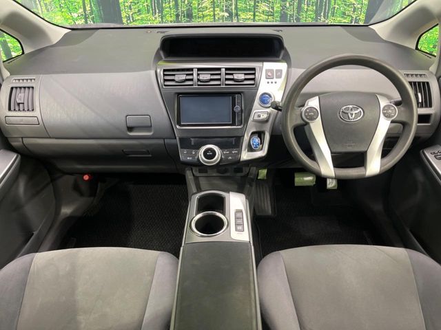 TOYOTA PRIUS Alpha 2012