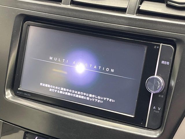 TOYOTA PRIUS Alpha 2012