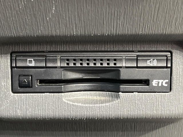 TOYOTA PRIUS Alpha 2012