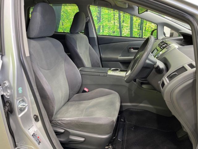 TOYOTA PRIUS Alpha 2012