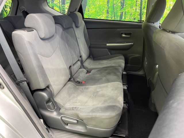 TOYOTA PRIUS Alpha 2012