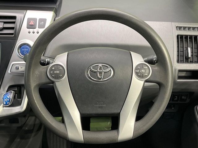 TOYOTA PRIUS Alpha 2012