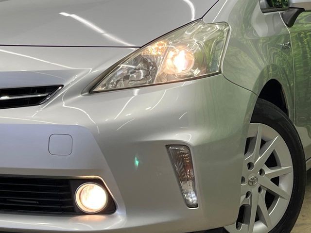 TOYOTA PRIUS Alpha 2012