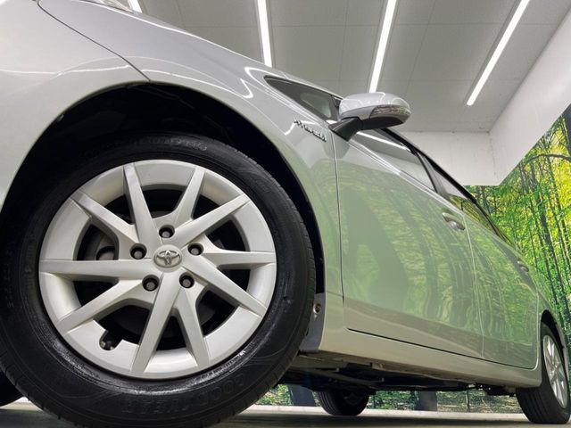 TOYOTA PRIUS Alpha 2012