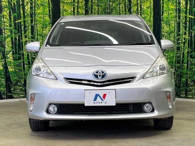 TOYOTA PRIUS Alpha 2012