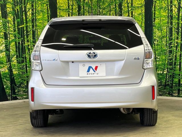 TOYOTA PRIUS Alpha 2012