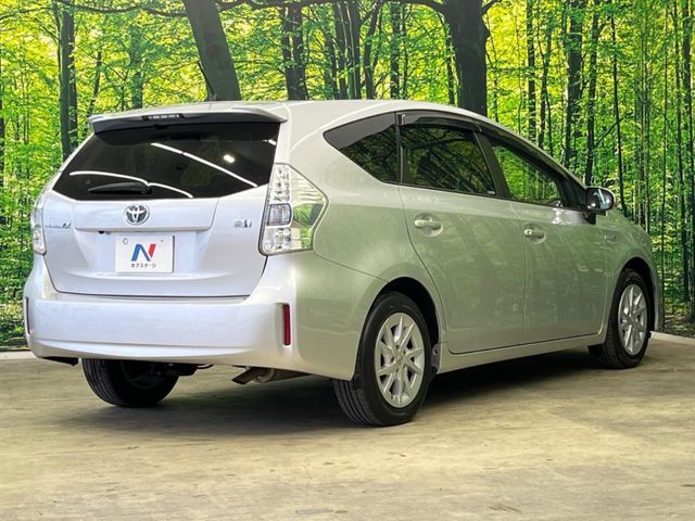 TOYOTA PRIUS Alpha 2012