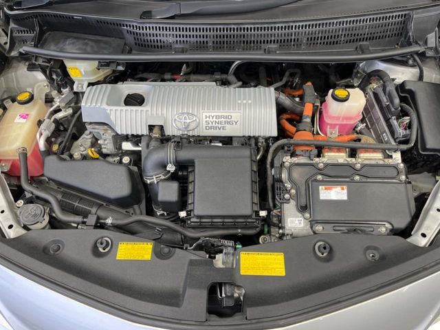 TOYOTA PRIUS Alpha 2012