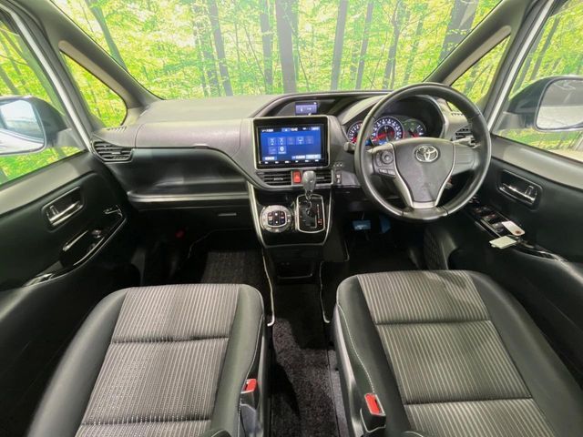 TOYOTA VOXY 2019