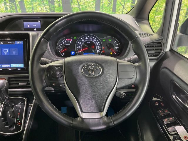 TOYOTA VOXY 2019