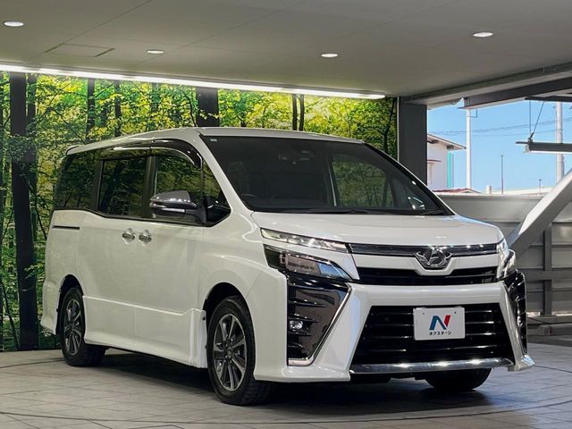 TOYOTA VOXY 2019