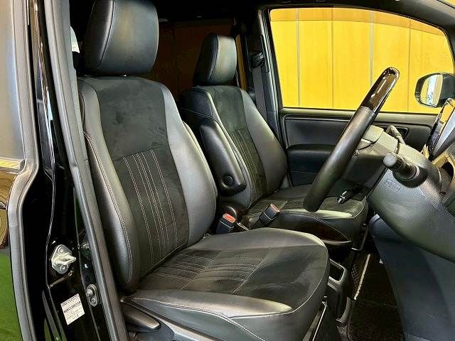 TOYOTA ESQUIRE HYBRID 2019