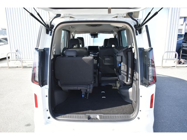 NISSAN SERENA  WG 2024