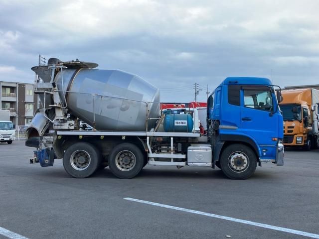 NISSAN DIESEL Quon 2013