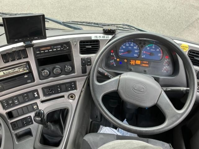 NISSAN DIESEL Quon 2013