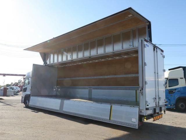 NISSAN DIESEL Quon 2020