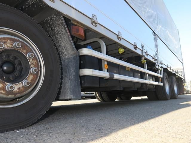 NISSAN DIESEL Quon 2020