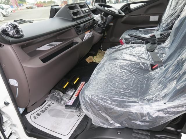 MITSUBISHI CANTER 2025