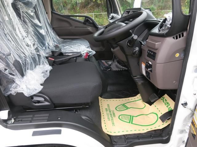 MITSUBISHI CANTER 2025