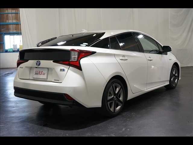 TOYOTA PRIUS 2019