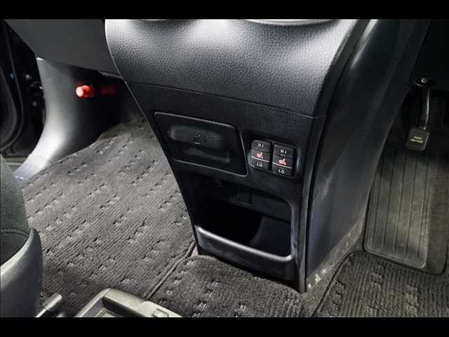 TOYOTA VOXY HYBRID 2015