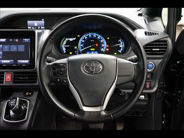 TOYOTA VOXY HYBRID 2015