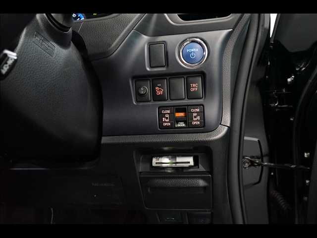 TOYOTA VOXY HYBRID 2015