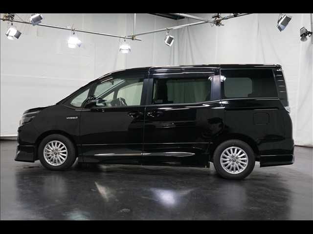 TOYOTA VOXY HYBRID 2015