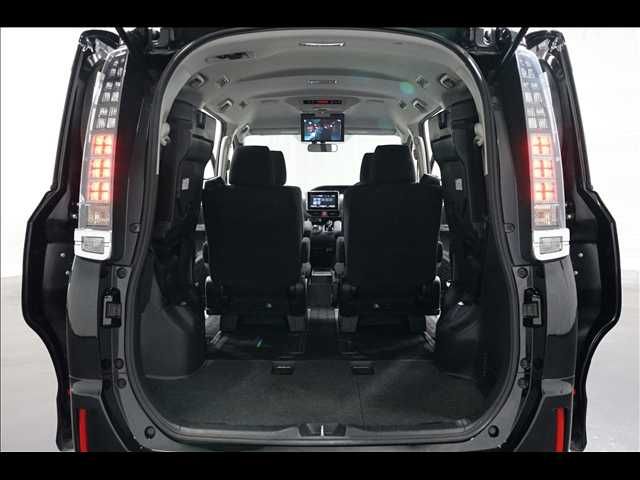 TOYOTA VOXY HYBRID 2015